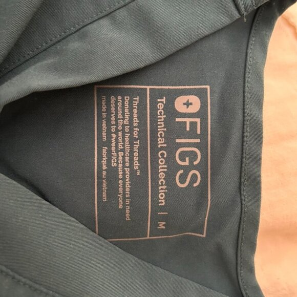 FIGS Leon Three-Pocket Scrub Top™ - Picture 5 of 5